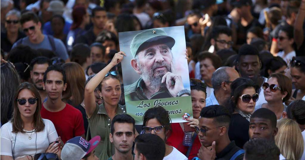 Người dân Cuba ký bản tuyên thệ quyết bảo vệ tư tưởng cách mạng của Fidel Castro