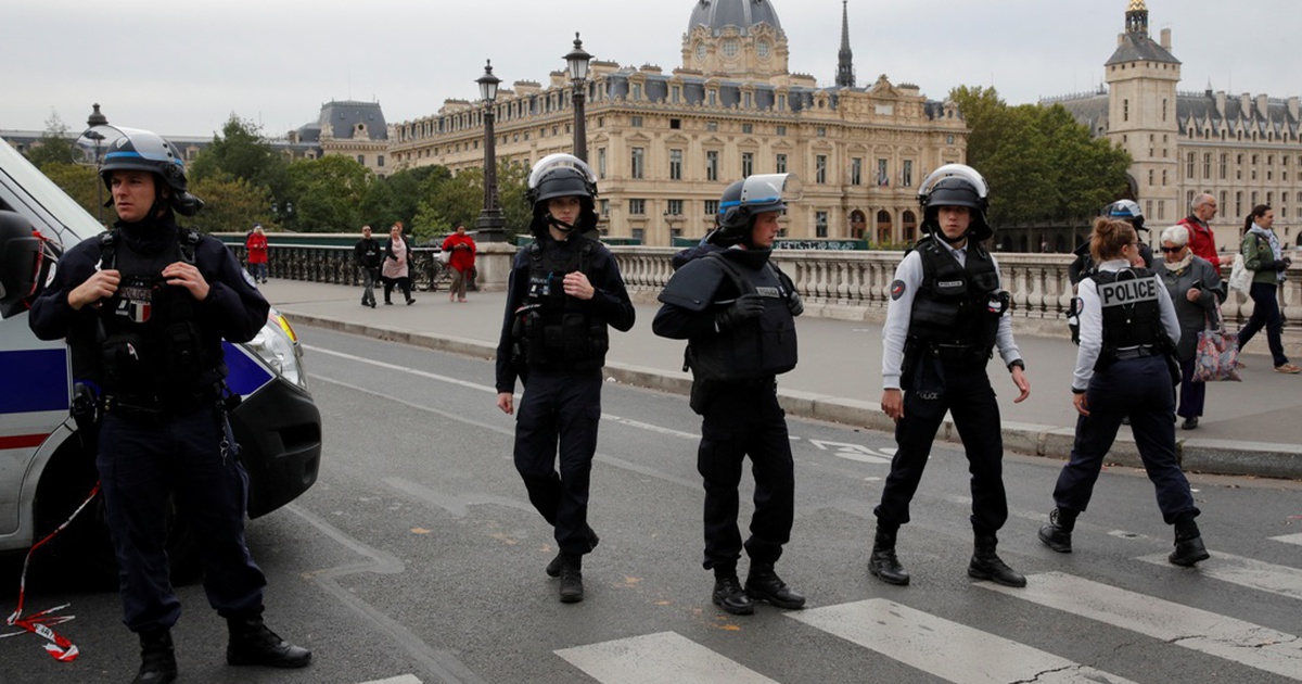 Trụ sở cảnh sát Paris bị tấn công, 4 người thiệt mạng