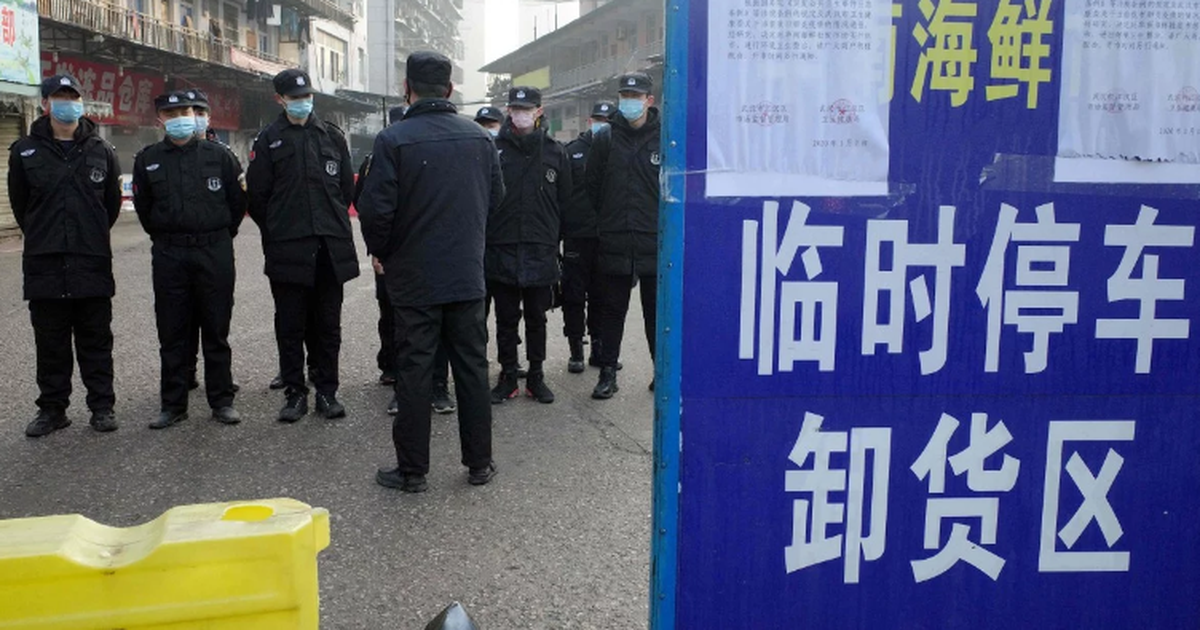 WHO: Vi rút gây bệnh viêm phổi ‘lạ’ xuất phát từ chợ hải sản ở Trung Quốc