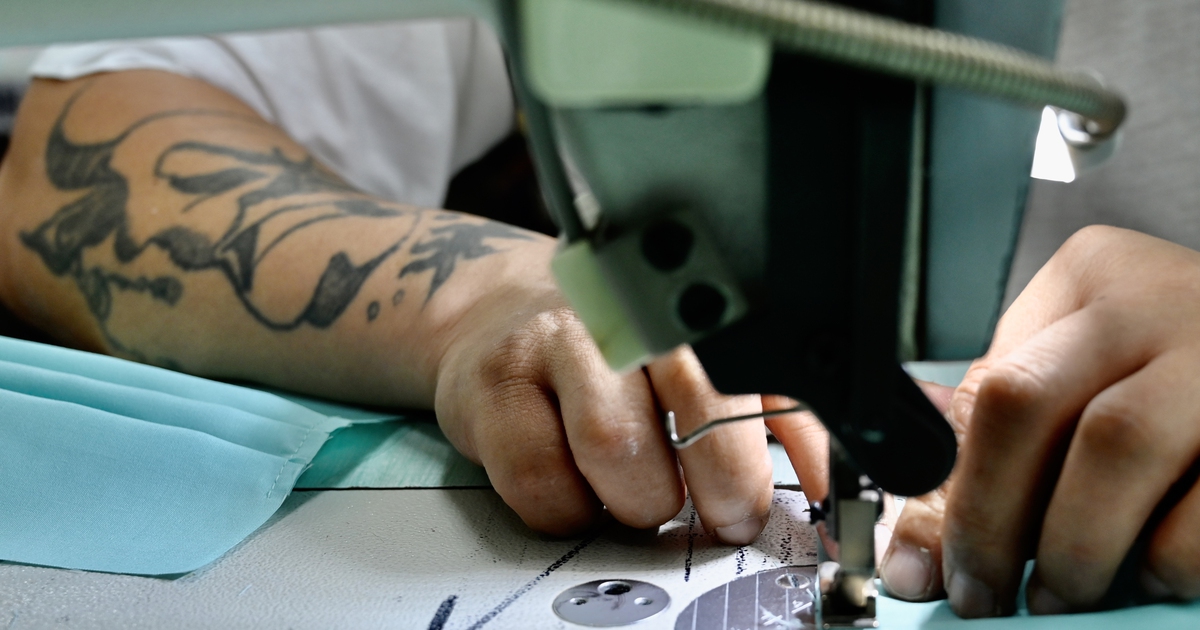 Tù nhân Đài Loan tham gia sản xuất khẩu trang chống dịch COVID-19