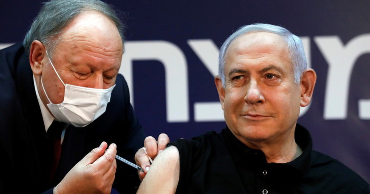 Thủ tướng Israel tiêm mũi vắc xin Covid-19 đầu tiên