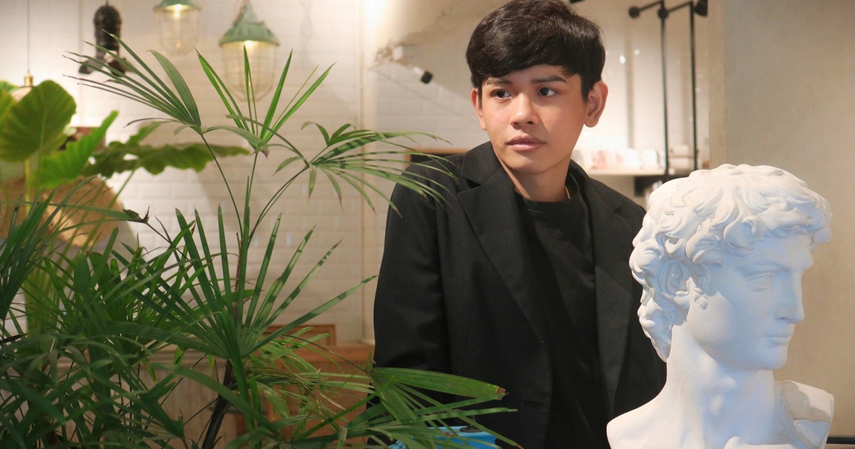 Từ mất phương hướng trong ngành học đến thủ khoa đầu ra được hoa hậu chúc mừng