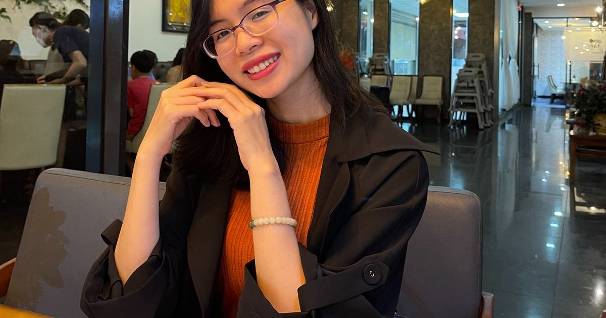 Cô giáo xinh đẹp dùng game để dạy tiếng Anh