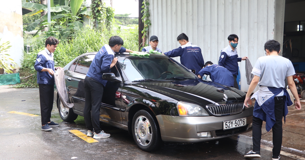 Học từ trải nghiệm thực tế dịch vụ chăm sóc và bảo dưỡng ô tô