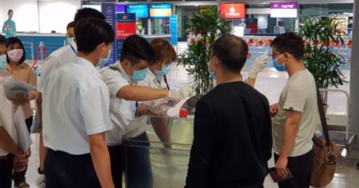 Hành khách quá cảnh nhưng ngồi trên máy bay có bị cách ly y tế?