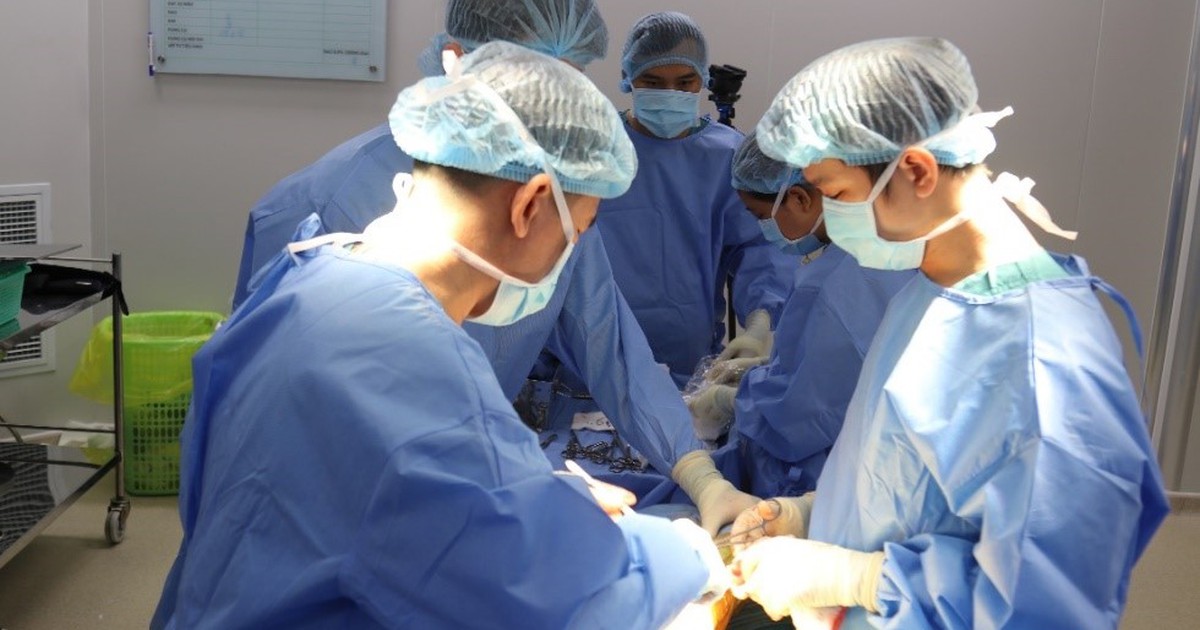 Hồi sinh đôi chân cho người phụ nữ sau 8 lần phẫu thuật phức tạp