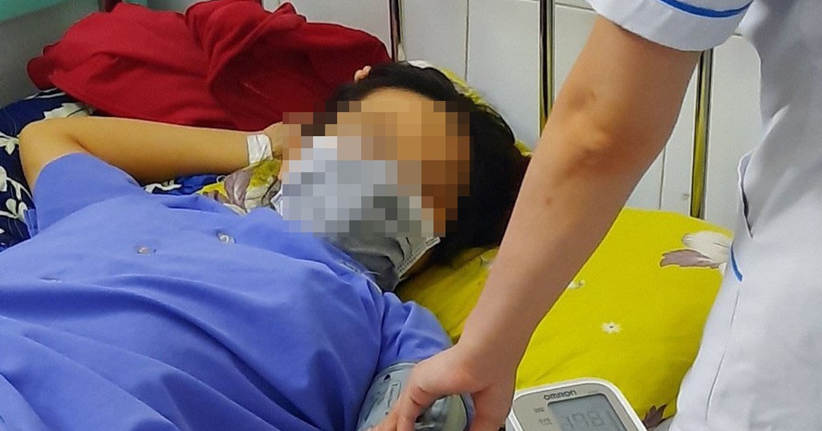 Cô gái sinh rớt con trong nhà vệ sinh bệnh viện rồi bỏ con vào thùng rác