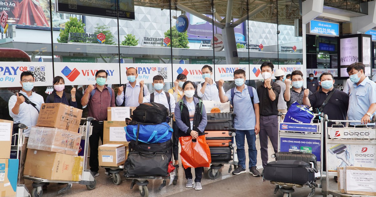 Bệnh viện Chợ Rẫy cử 13 y bác sĩ kinh nghiệm đến điểm nóng dịch ở Bắc Giang