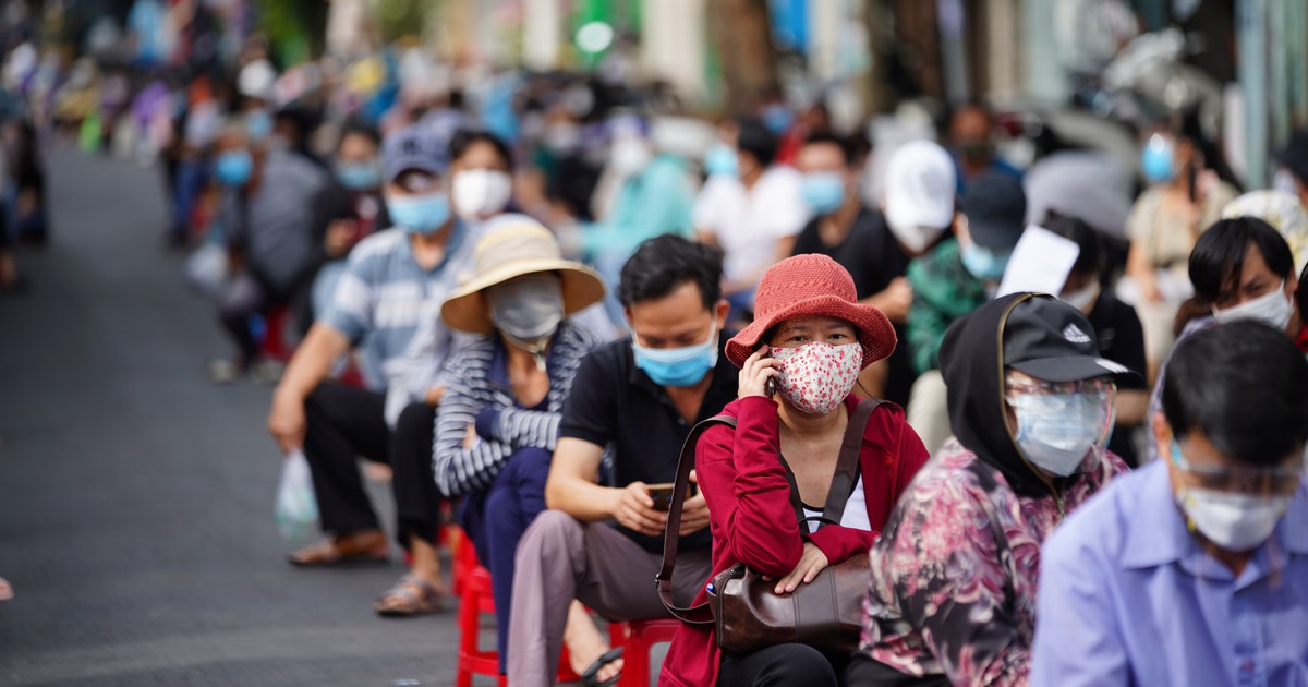 TP.HCM: 'Tiêm vắc xin cả tháng, nên người dân cứ yên tâm'