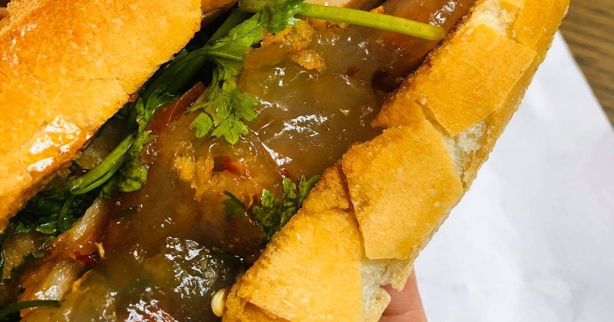 Bánh mì nhân bột lọc độc đáo của miền Trung gây thương nhớ