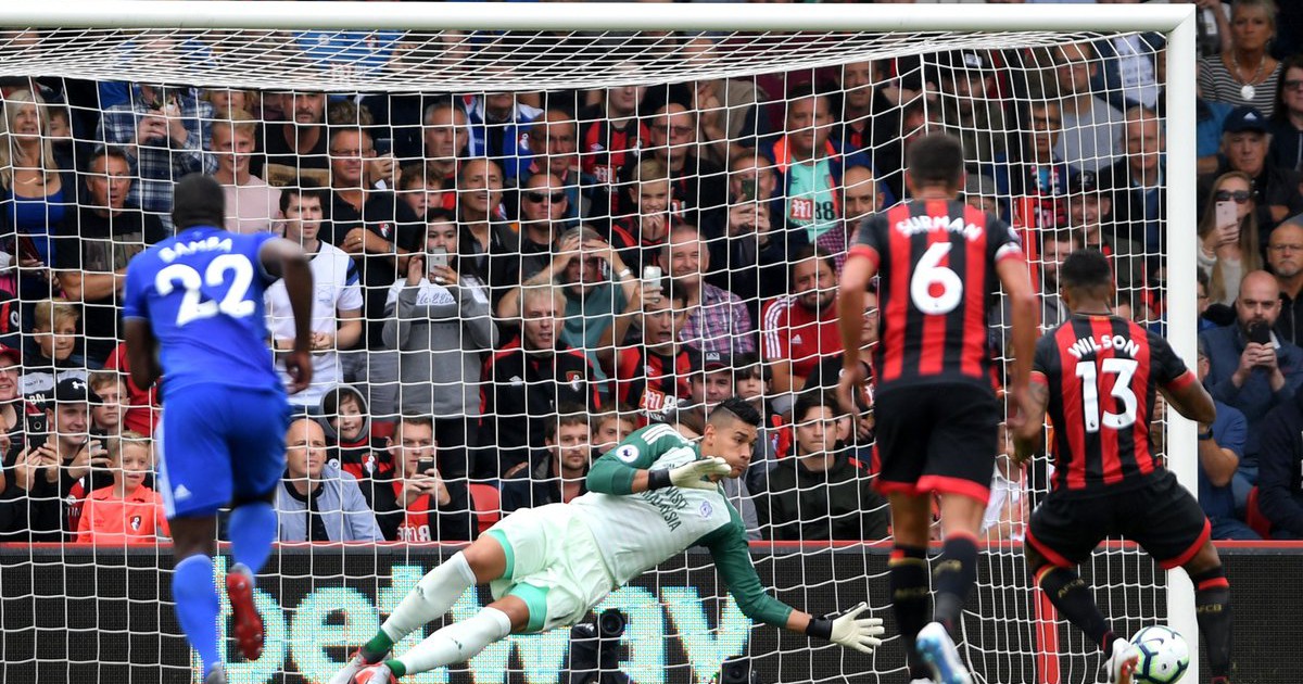 Cầu thủ Đông Nam Á đầu tiên ra mắt giải Ngoại hạng Anh