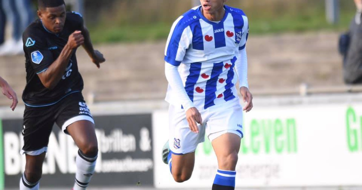 Đoàn Văn Hậu trở thành thủ lĩnh hàng thủ Jong SC Heerenveen
