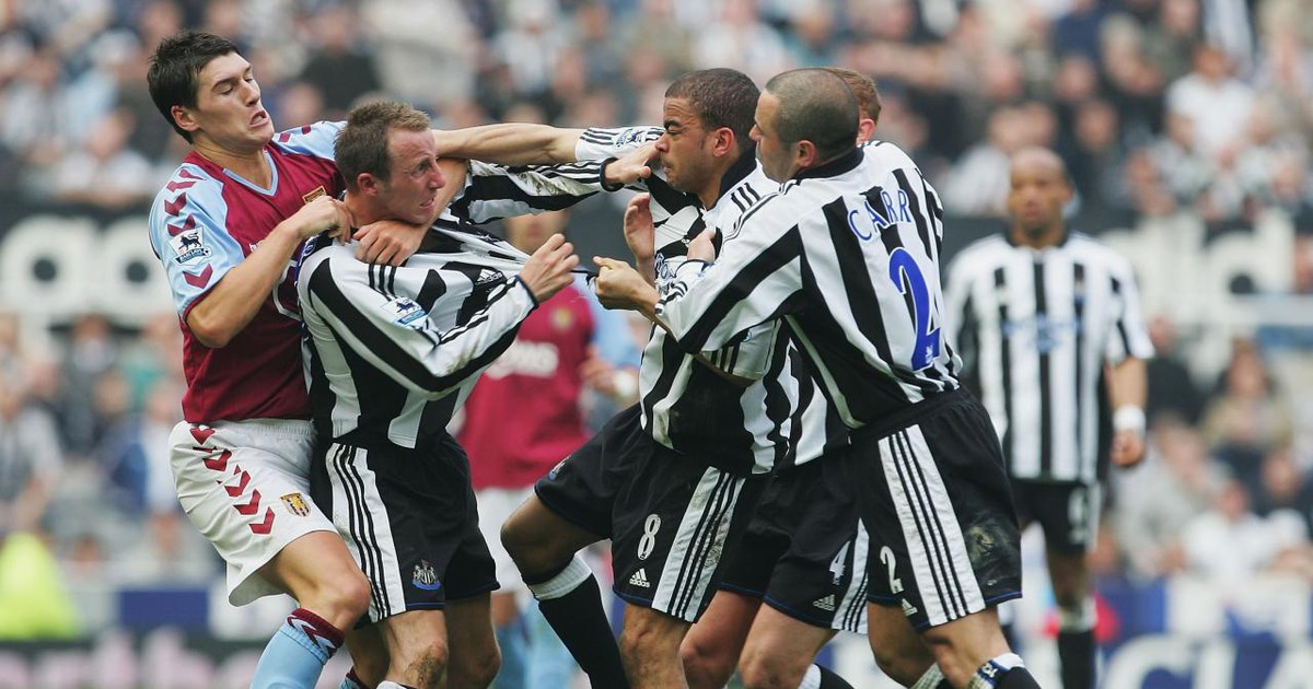 Những vụ đồng đội đánh nhau ở Ngoại hạng Anh nổi đình đám nhất