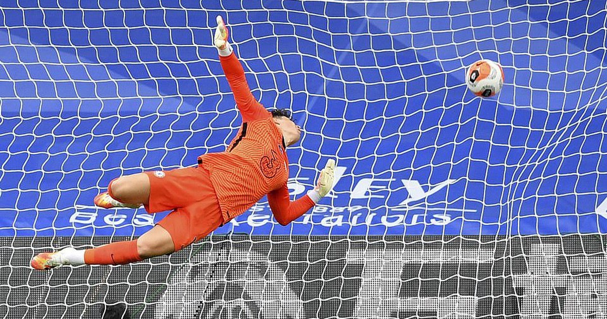 Thủ môn Kepa lại mắc lỗi, Chelsea thắng nhọc nhằn Crystal Palace