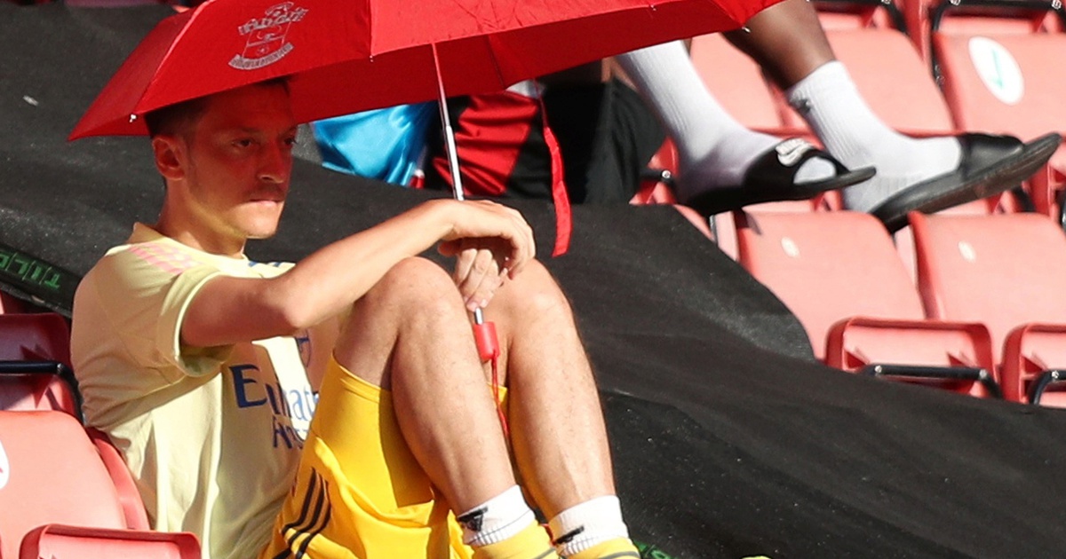 Mesut Ozil ở đâu khi Arsenal sắp đấu chung kết FA Cup?