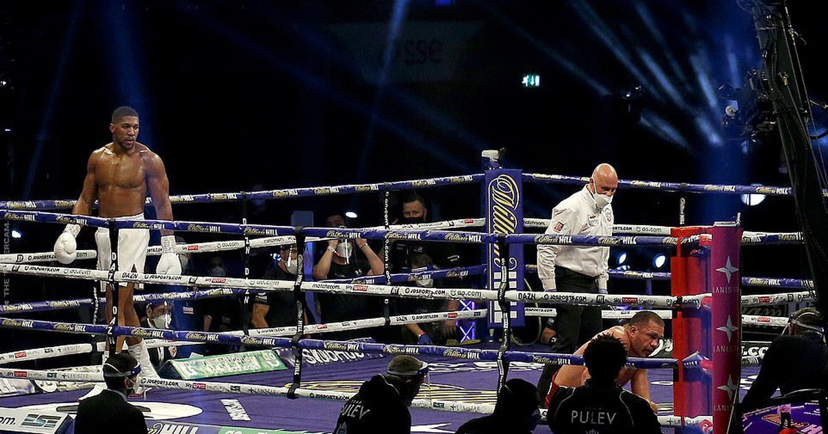 Quyền anh hạng nặng: Anthony Joshua hạ knock-out Kubrat Pulev ở hiệp thứ 9