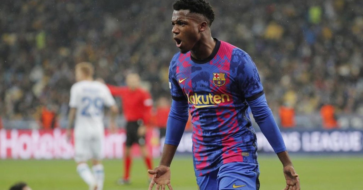 Ansu Fati tặng bàn thắng quý như vàng cho đàn anh Sergio Aguero đang bị bệnh tim