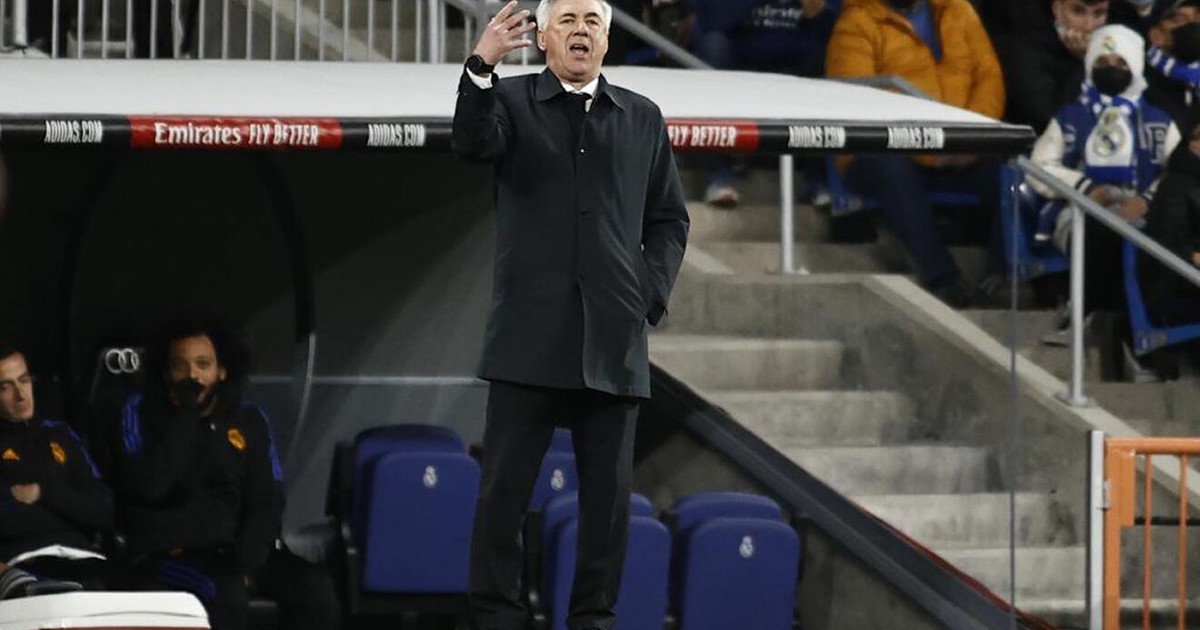 HLV Ancelotti thừa nhận bị HLV Xavi bắt bài và sai lầm chiến thuật