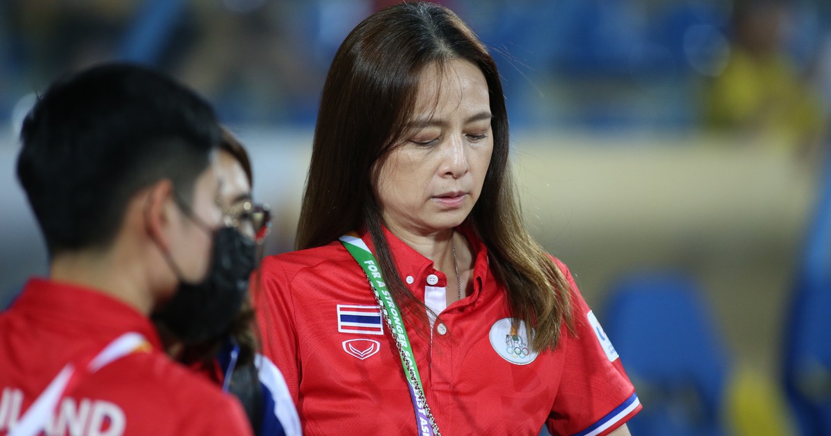Madam Pang ‘chiêu dụ’ bất thành ngôi sao U.23 Thái Lan, Ben Davis về Thái League