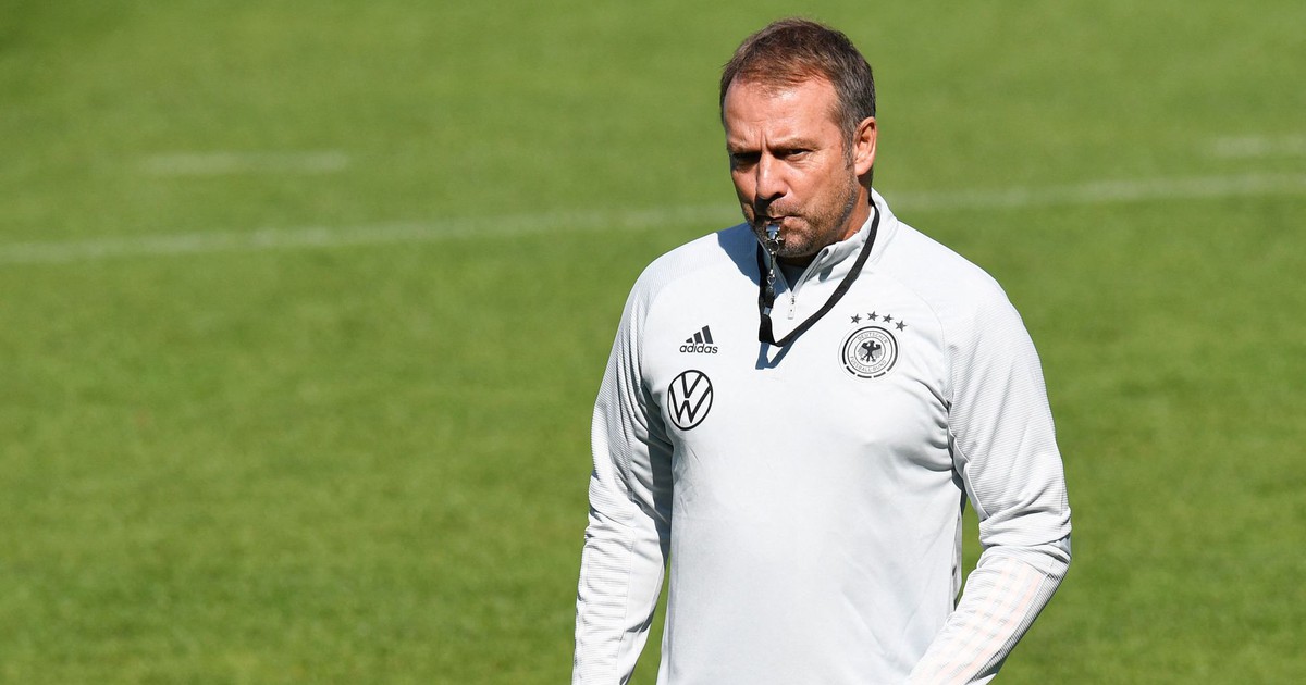 HLV Hansi Flick sắp công bố danh sách tuyển Đức dự World Cup, đau đầu hàng công