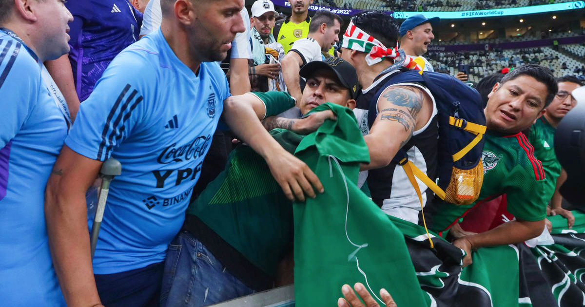 CĐV Argentina và Mexico ẩu đả từ đường phố đến khán đài và trên mạng xã hội