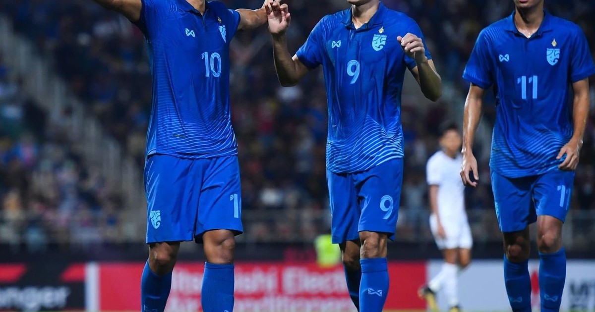 AFF Cup 2022: Teerasil Dangda lập cú đúp, tuyển Thái Lan giành ngôi nhất bảng A
