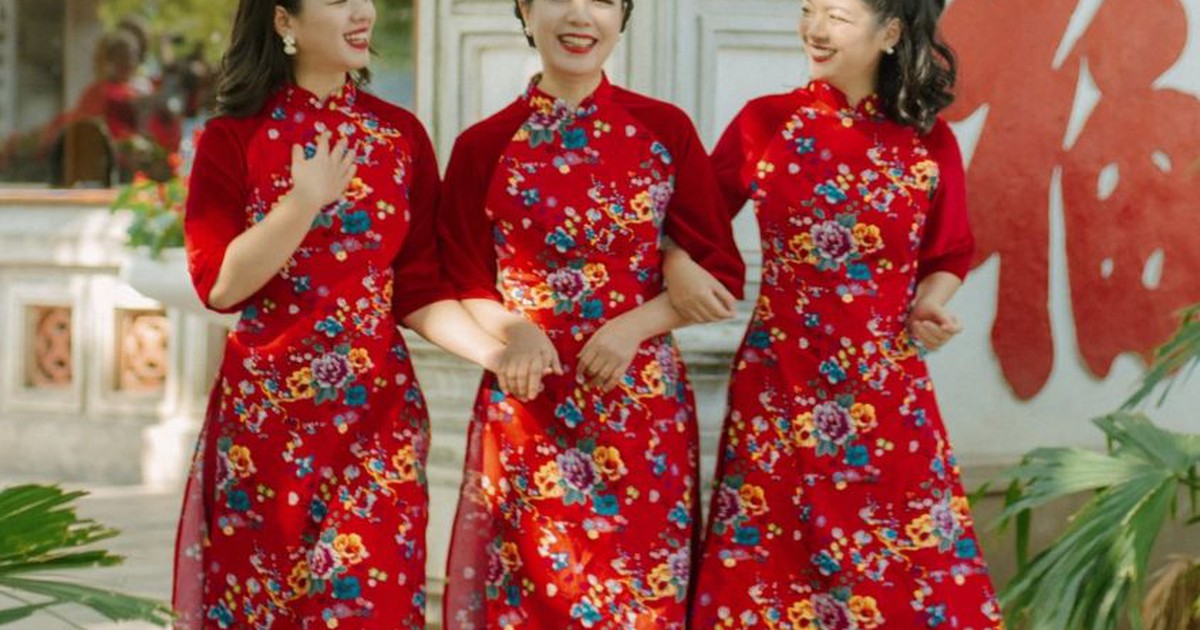 Diện “chăn con công” chơi Tết - mẫu áo dài lạ cho nàng hoài cổ yêu vintage