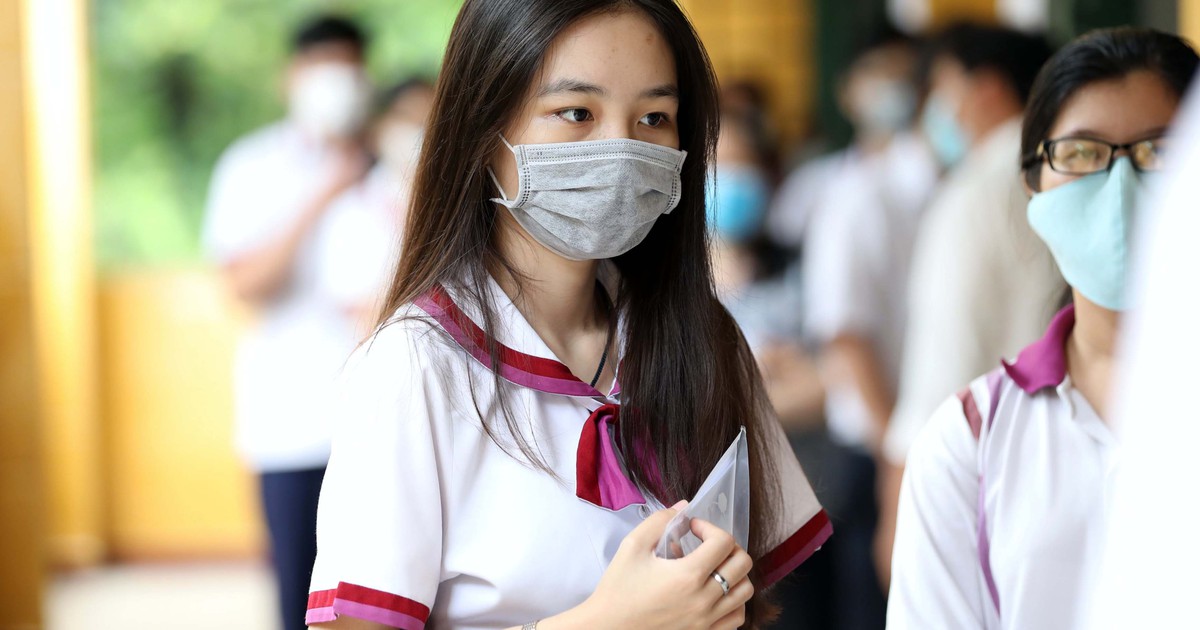 Điểm chuẩn Trường ĐH Kinh tế TP.HCM: Ngành cao nhất lên tới 27,6 điểm