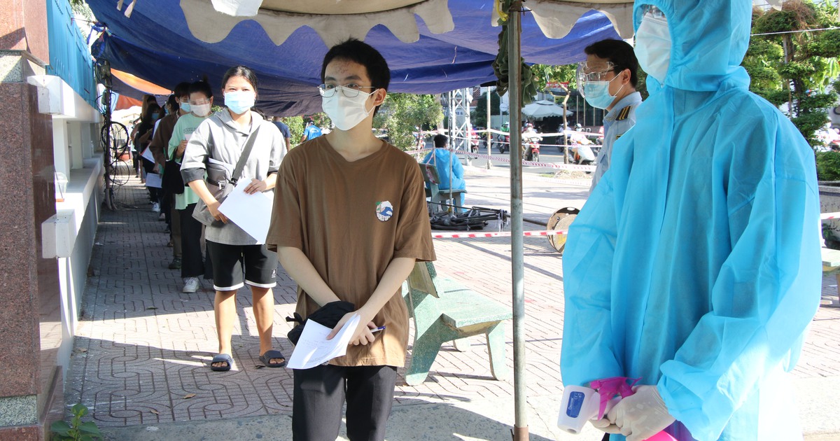 Điểm chuẩn Trường ĐH Khoa học xã hội và nhân văn TP.HCM: Nhiều ngành trên 27 điểm