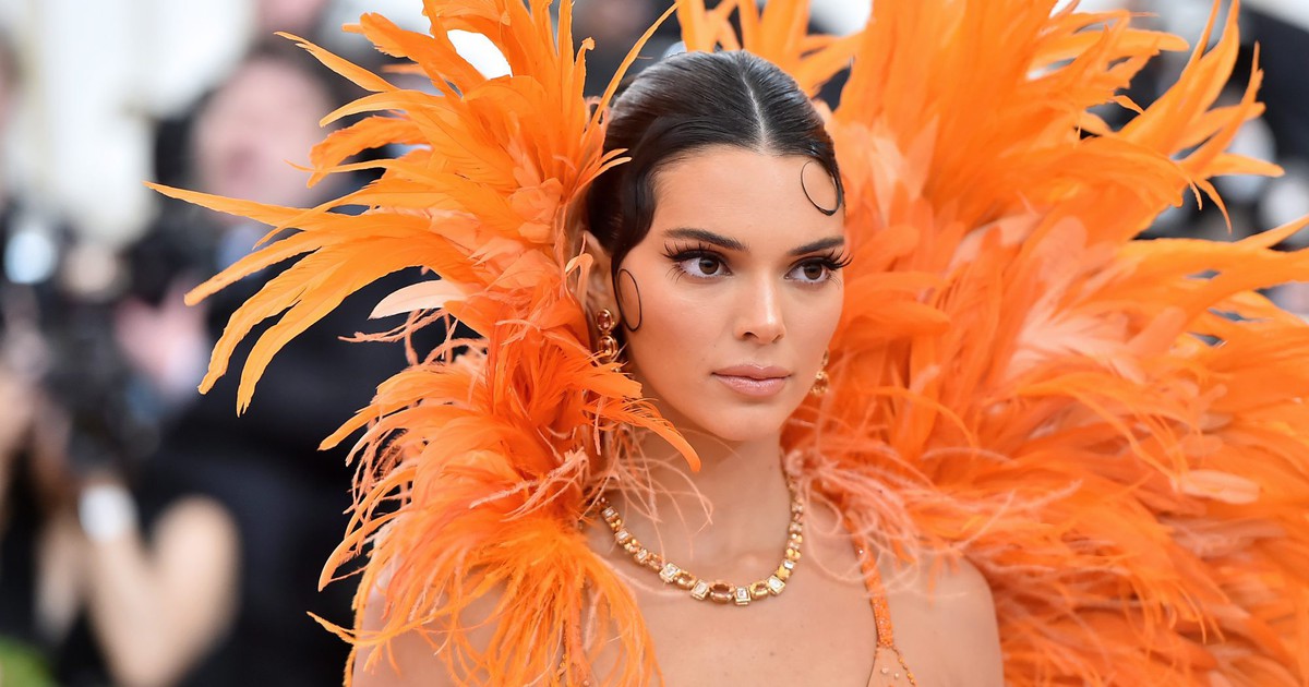 Kendall Jenner, Olivia Culpo, Rihanna và nhiều sao trông quyến rũ với cam, gam màu của mùa thu