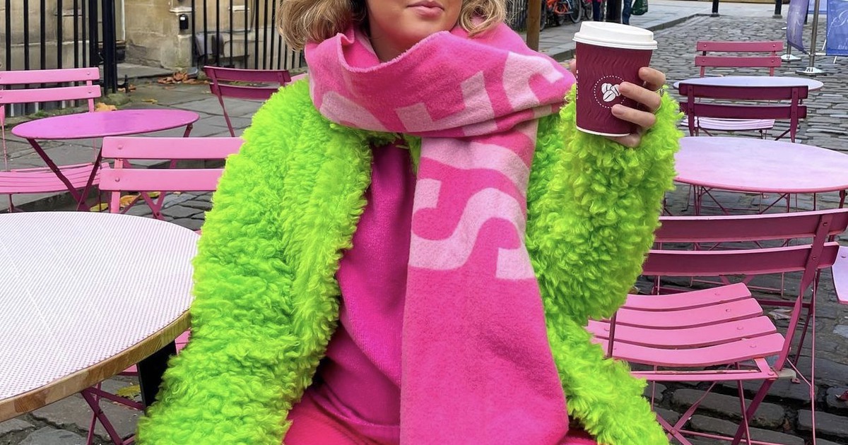 Không cần phụ kiện đắt tiền, phái đẹp vẫn cực sang với những mẫu khăn quàng cổ