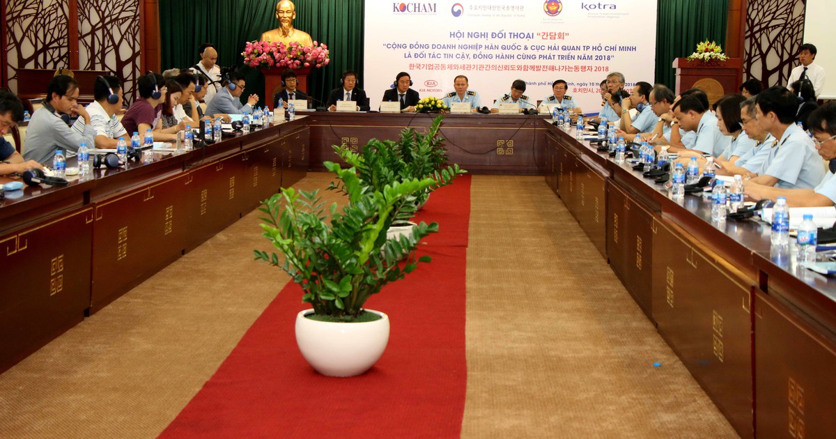 'Gặp khó, hãy trực tiếp gặp lãnh đạo Cục hải quan TP thay vì gởi công văn'