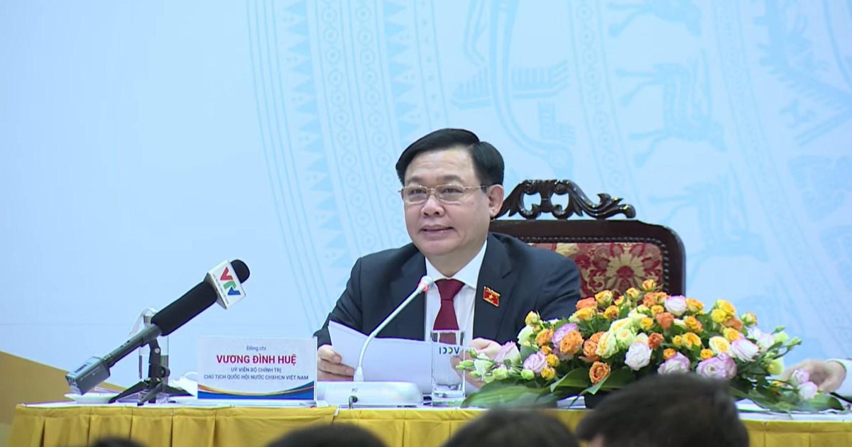 Chủ tịch Quốc hội Vương Đình Huệ gặp gỡ doanh nhân Việt Nam