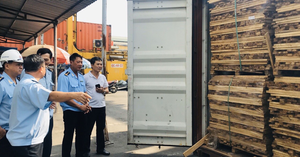 Bắt giữ 25 container gỗ xuất đi Trung Quốc trốn thuế 3 tỉ đồng