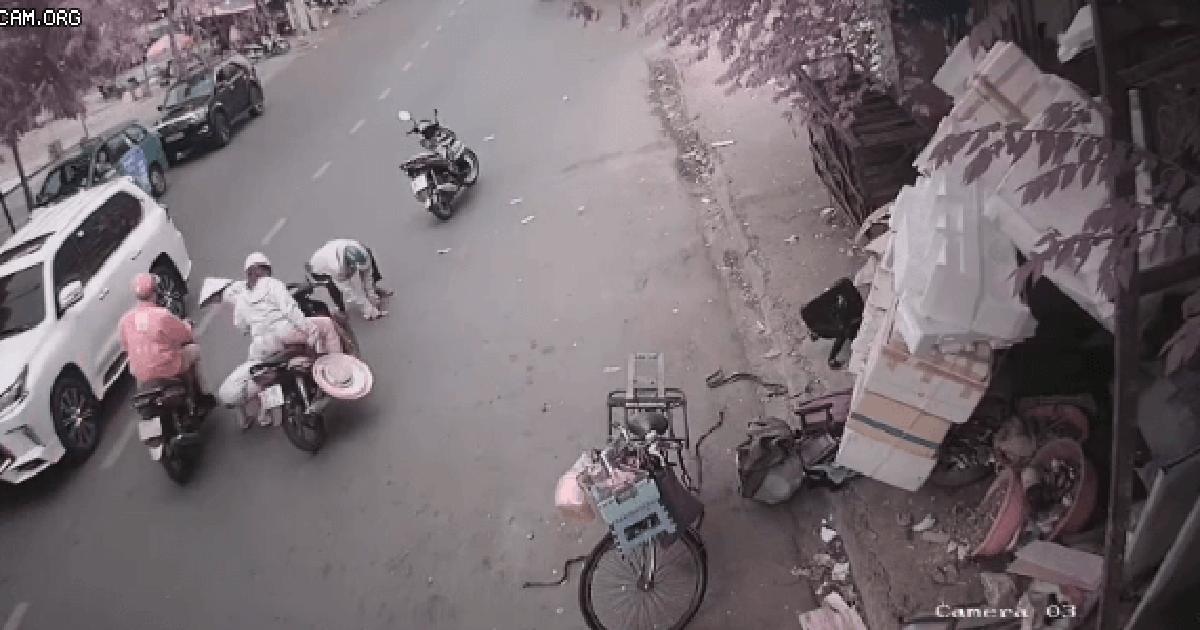 6 người 'hôi của' 30 triệu: Thêm người đàn ông áo tím chuyển khoản trả 1,5 triệu