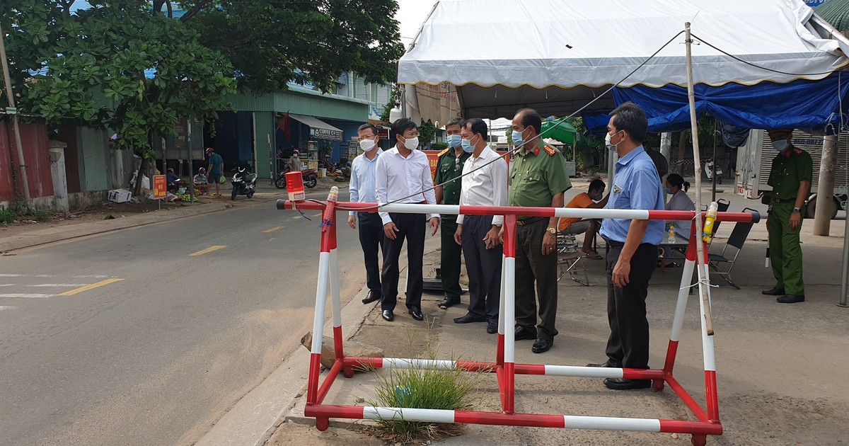 Về Bình Thuận phải trình giấy xét nghiệm âm tính Covid-19 có 'ngăn sông cấm chợ' ?