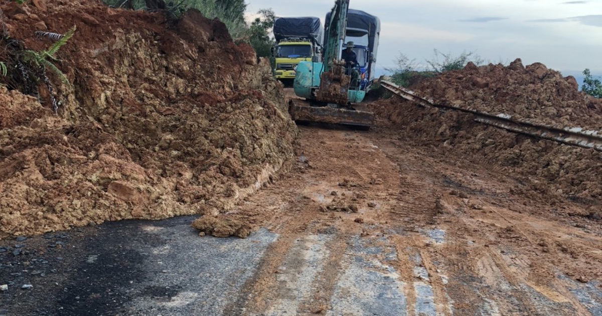 Lại sạt lở nghiêm trọng trên quốc lộ 28B giáp ranh Bình Thuận - Lâm Đồng