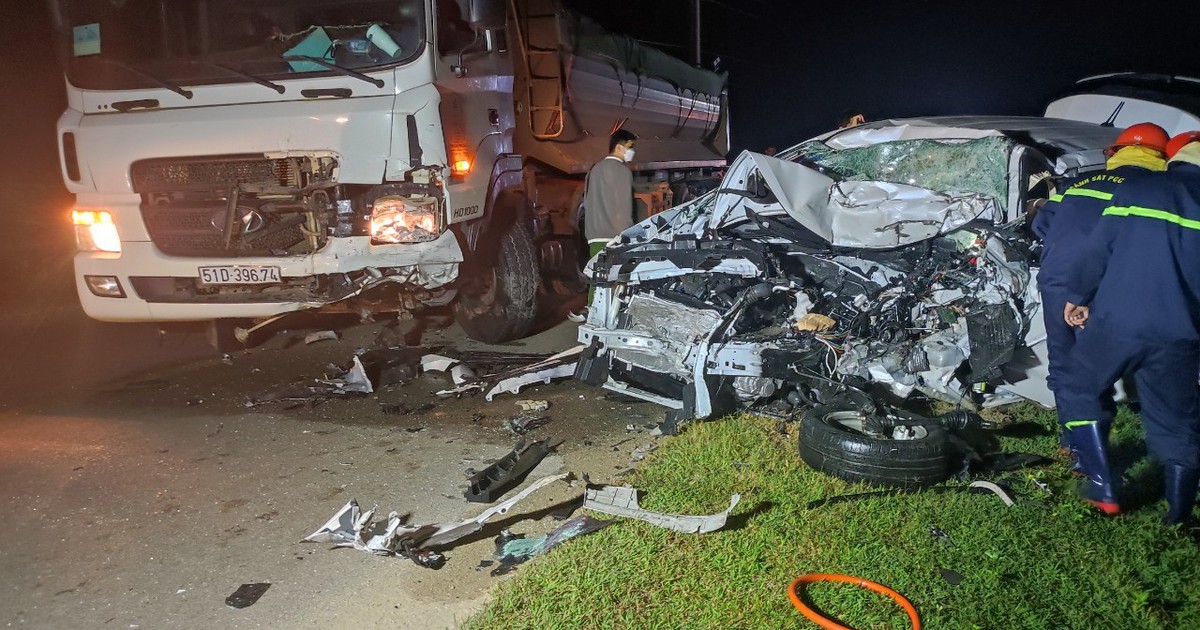 Tai nạn ở Bình Thuận: Xe hơi mới mua chưa gắn biển số va chạm xe ben, 2 người chết