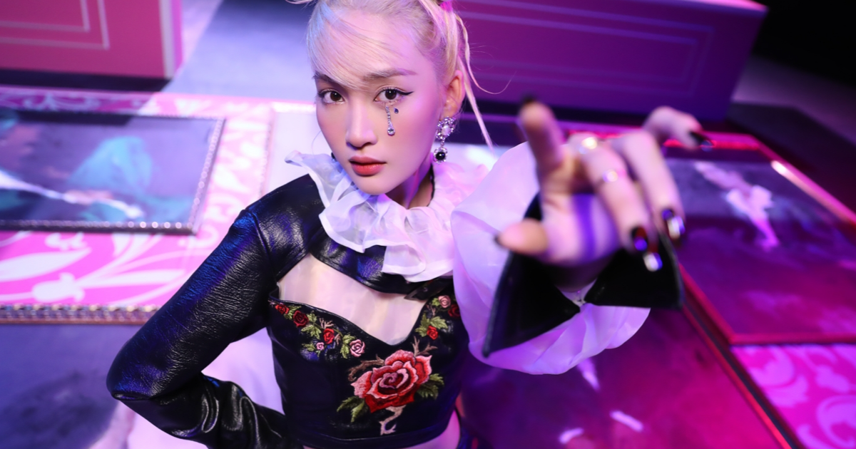 Juky San 'lột xác' nóng bỏng, khoe sắc vóc gợi cảm