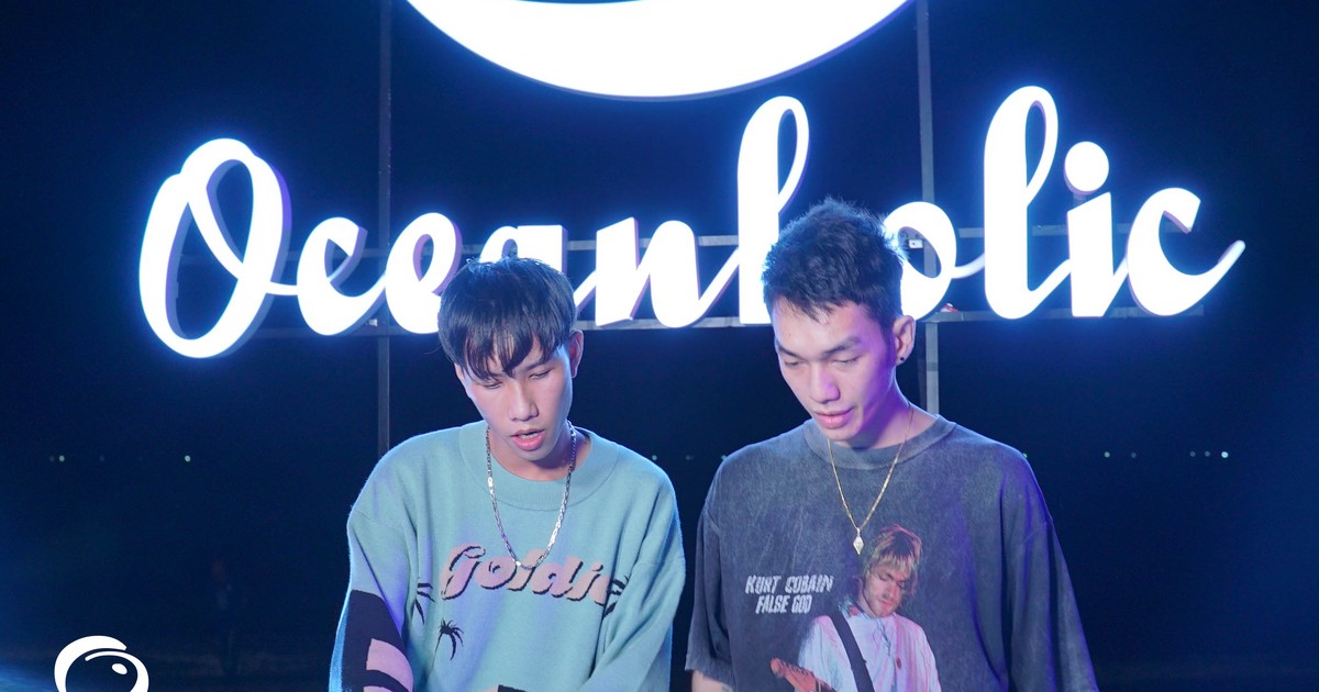 'Producer tỉ view' Hoaprox và Masew 'cháy hết mình' tại lễ hội âm nhạc Nha Trang