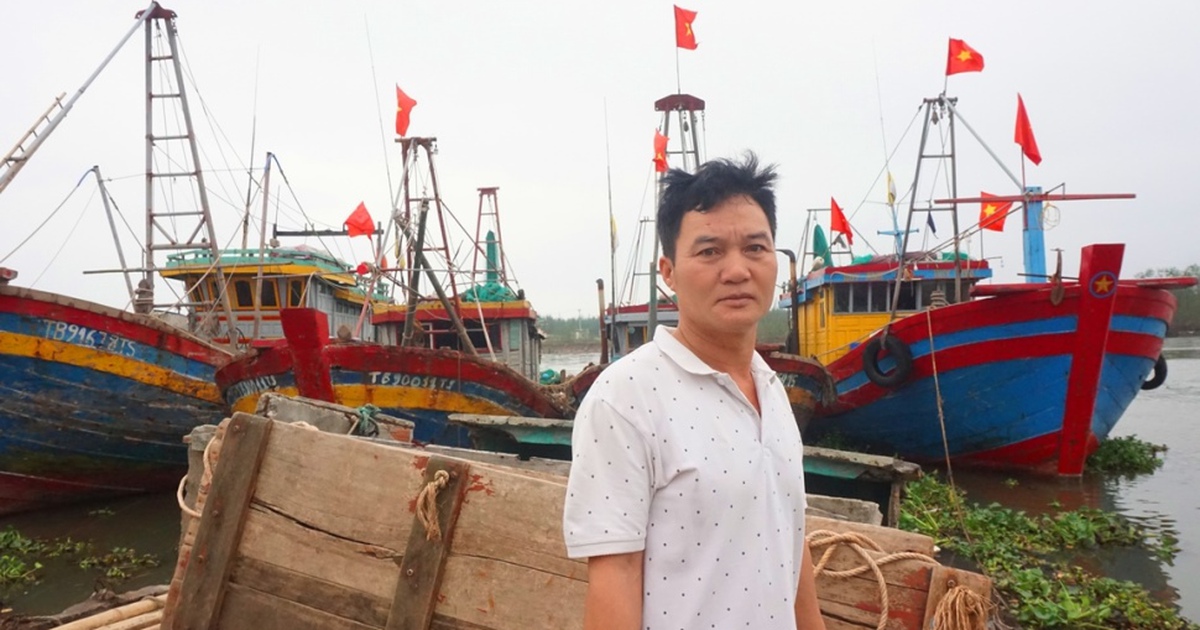 Thái Bình: Ngư dân làng chài Diêm Điền 'nín thở' sau 7 lần xăng tăng giá