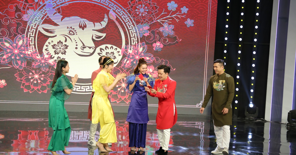 Trường Giang 'chơi lớn' lì xì cho nguyên dàn nghệ sĩ