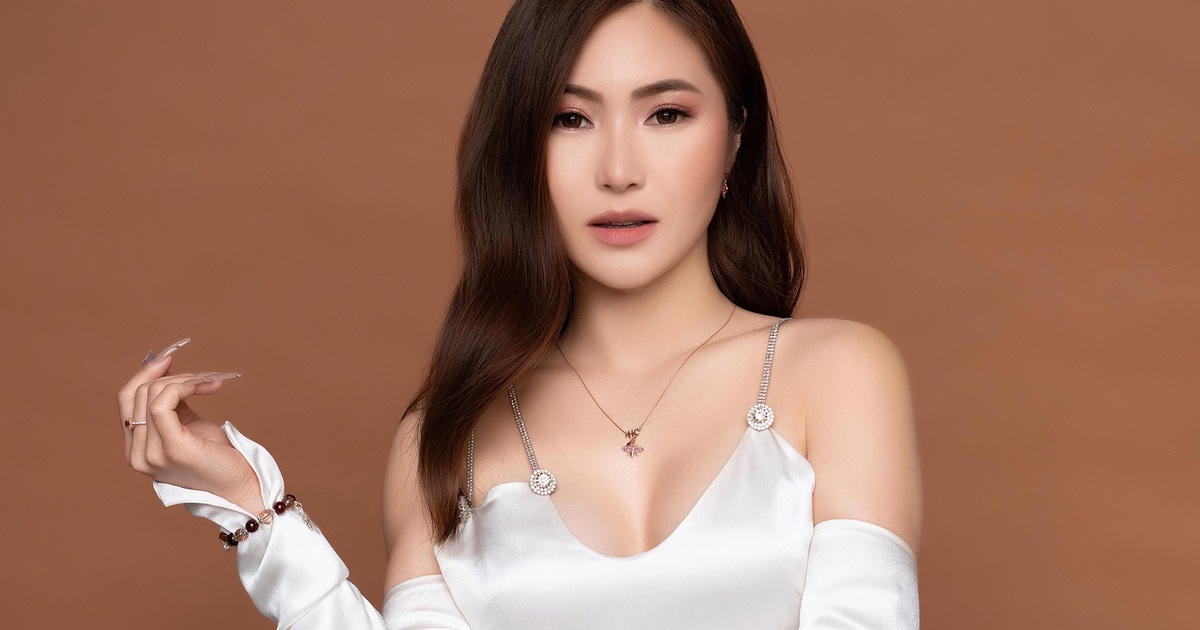 Hương Tràm lấy nghệ danh mới khi hoạt động ở Mỹ