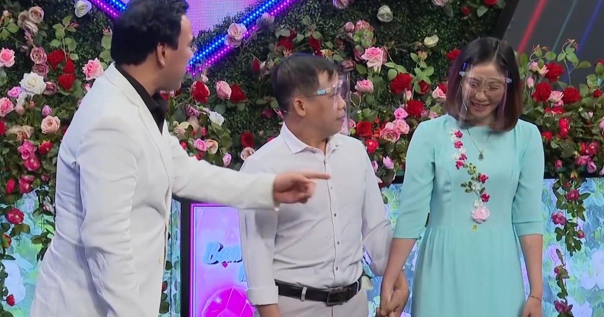 Quyền Linh giải thích lý do 'phá lệ' chương trình khi đòi bấm nút thay cặp đôi