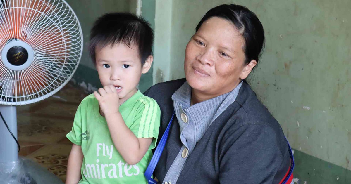 Chị bán vé số nghèo được Chủ tịch UBND tỉnh Bình Phước tặng bằng khen