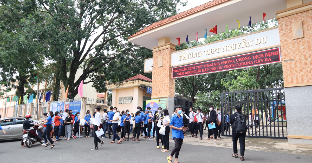 Thi tốt nghiệp THPT: 1 thí sinh tại Bình Phước vắng thi do ngộ độc thực phẩm