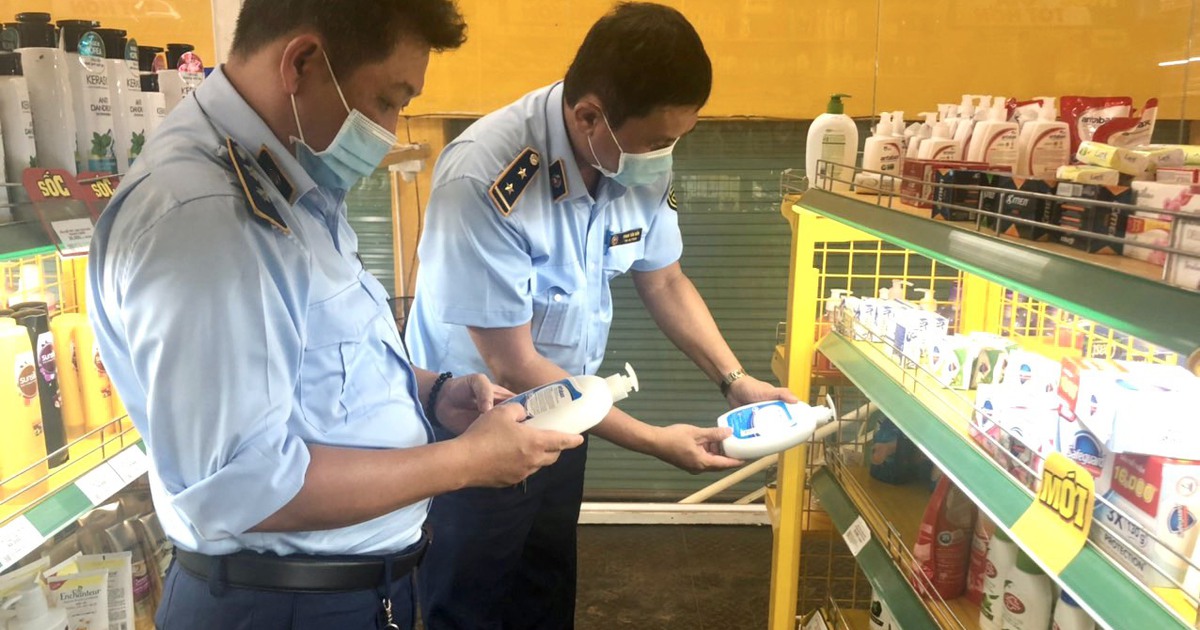 Bình Phước: 9 cửa hàng Bách Hóa Xanh bán hàng hết hạn, không niêm yết giá