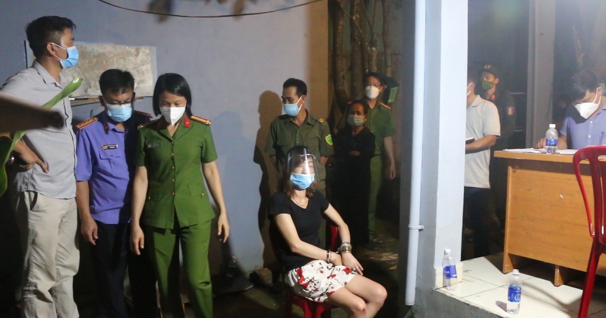 Bình Phước: Bắt giữ người phụ nữ tàng trữ hơn 1,3 kg ma túy, 1 súng rulo