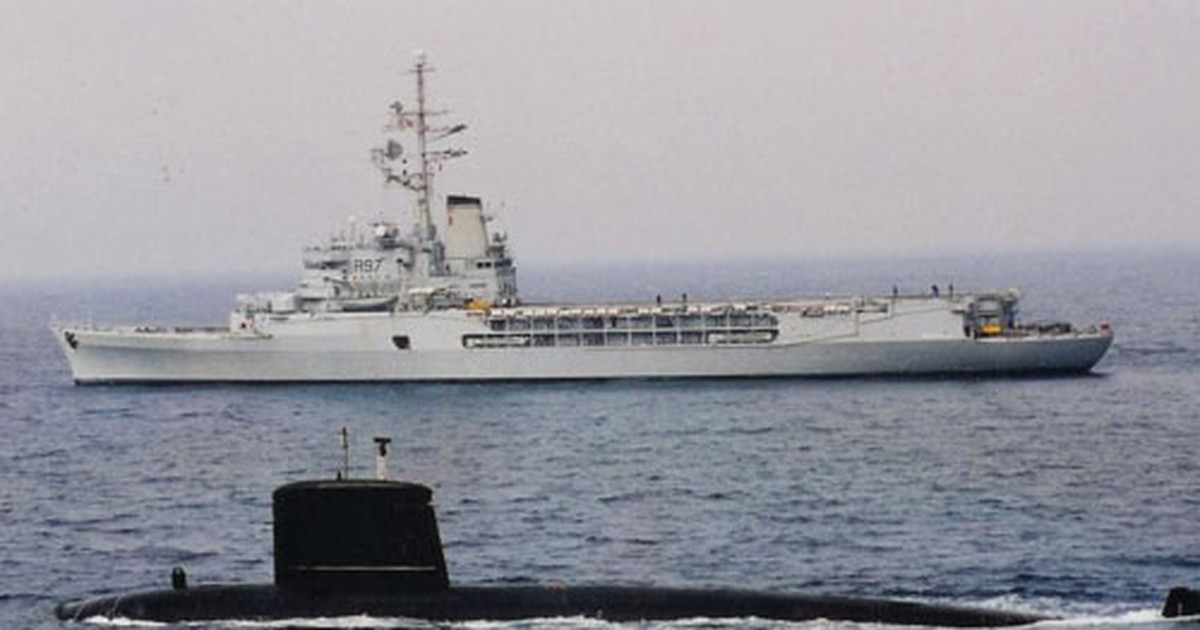 Tàu ngầm Pháp hạ gục nhóm tàu sân bay Mỹ