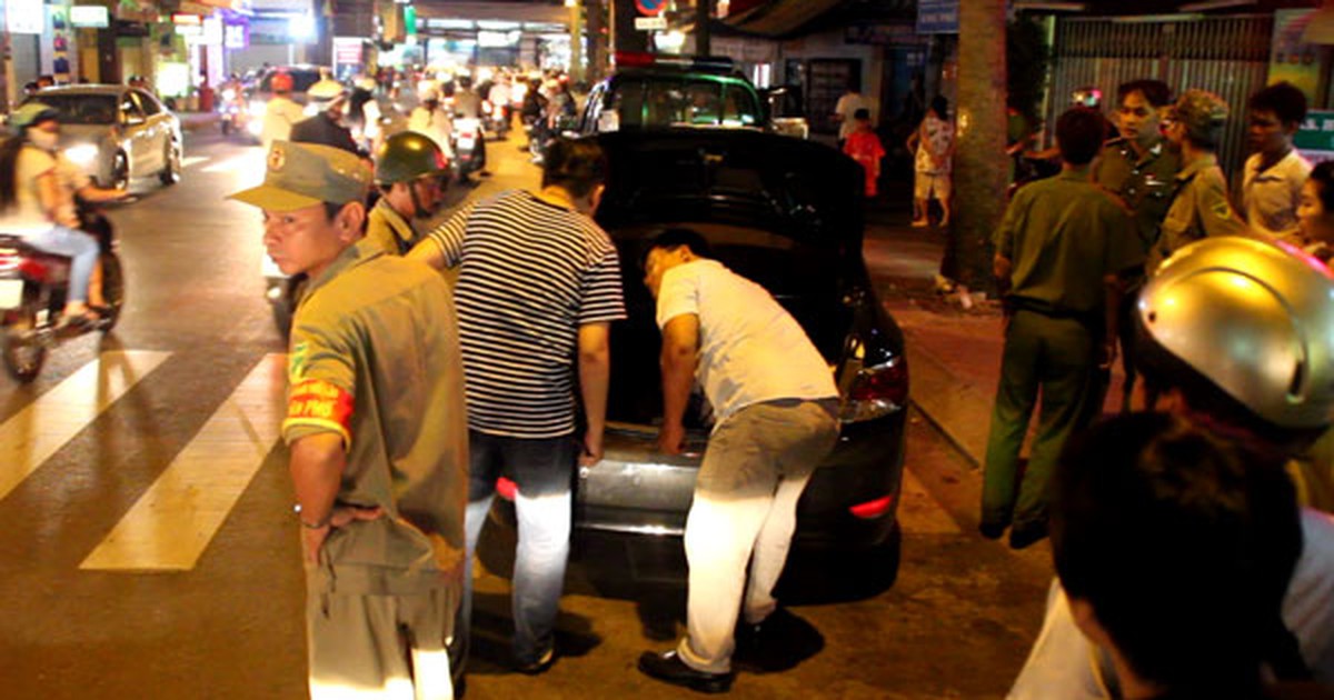 Nổ súng giữa trung tâm bắt nghi phạm ma túy